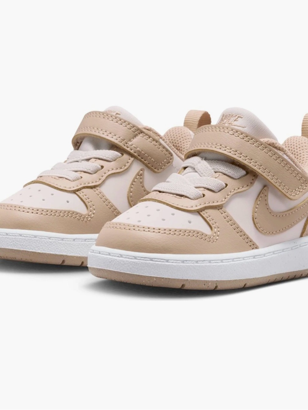 Nike Kids Low-Top Sneakers in Beige and Cream